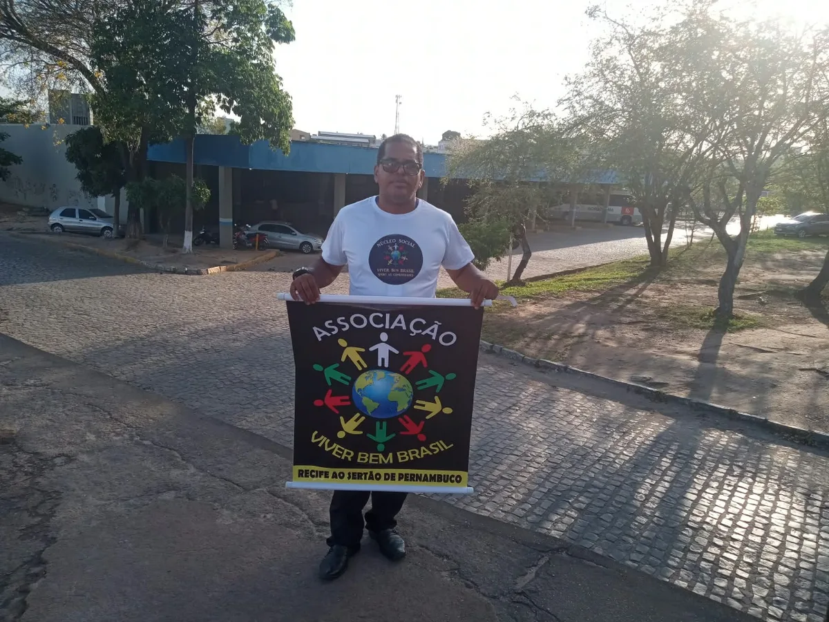 O estandarte da Associação Viver Bem Brasil ao ar livre